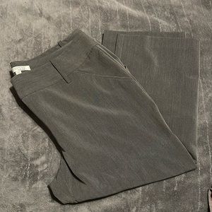 Company Ellen Tracy woman’s size 16 capri, medium heather grey, never worn